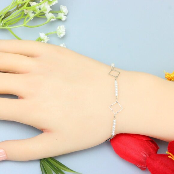 "Elegant & Trendy Bracelet, A Perfect Gift for Women, Thoughtful, EVCH1791 - Picture 4 of 10
